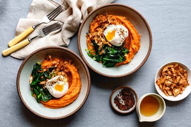 SWEET POTATO BREAKFAST BOWL WITH EGGS & GREENS (VEGAN)