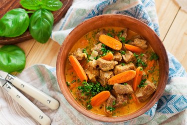 Slow cooker beef stew