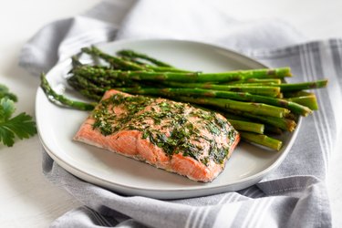 Air Fryer Salmon & Asparagus low carb air fryer recipes