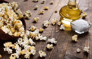 Butter-Free Turmeric Popcorn