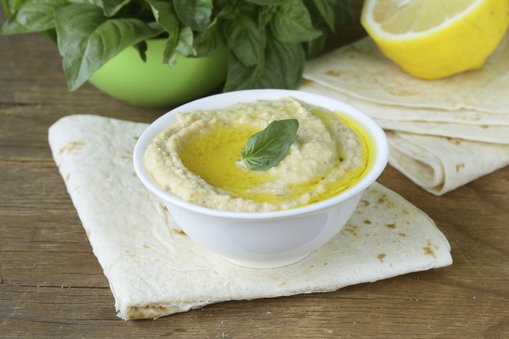 traditional hummus dip of chickpea with pita bread